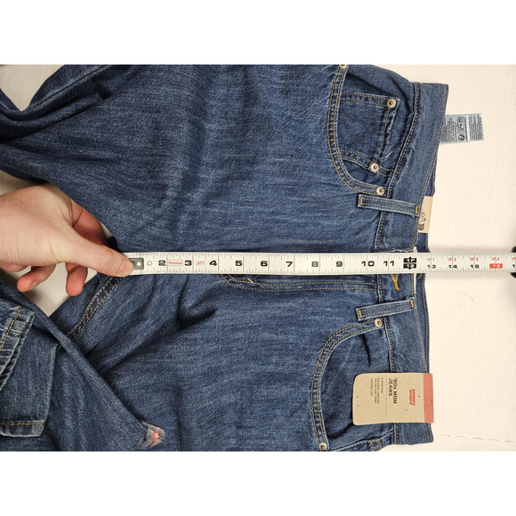Levi's 80s Mom Jeans Women's 29x30 High Rise Relaxed Hip & Thigh Tapered Leg - Picture 2 of 8